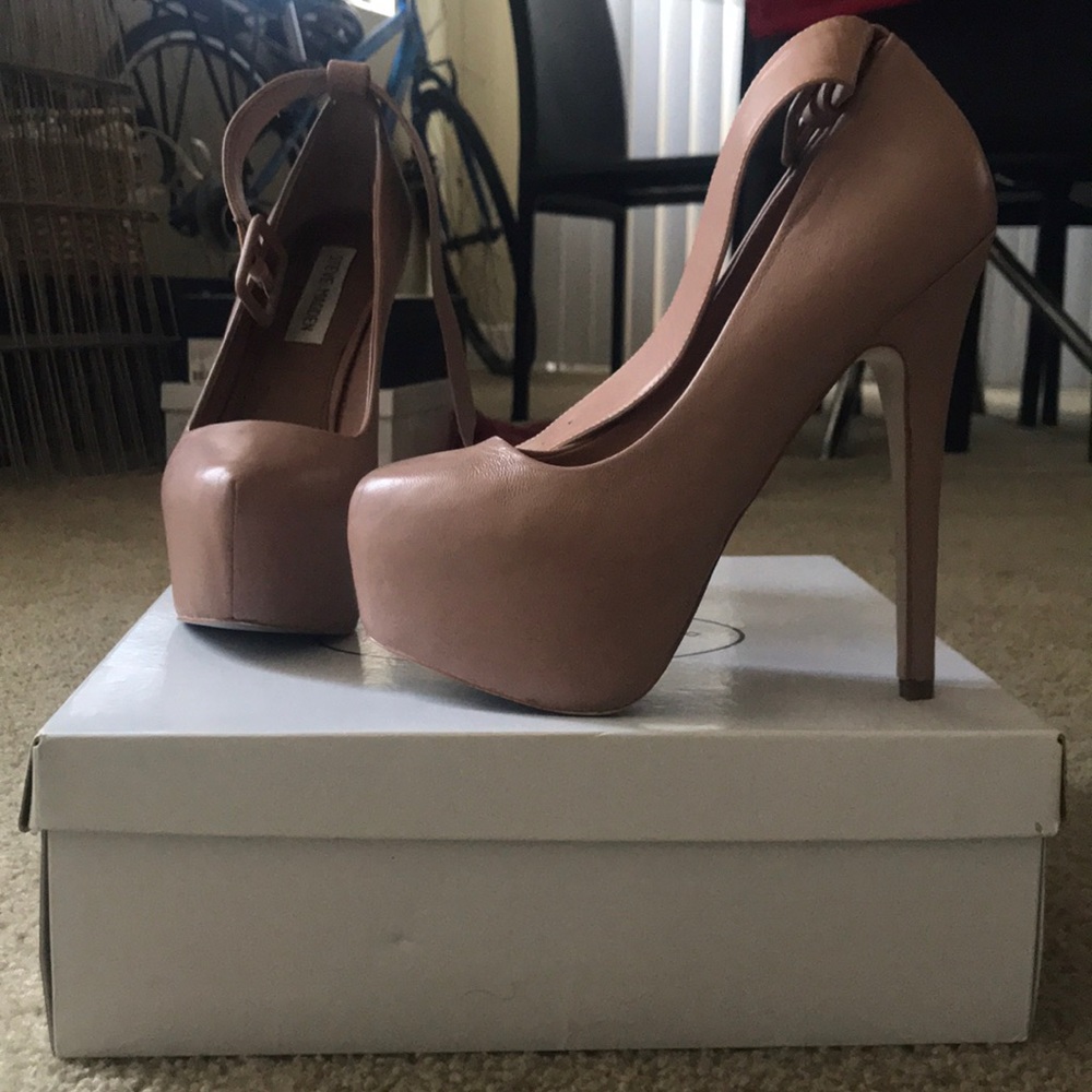 Steve Madden barely worn Blush heels